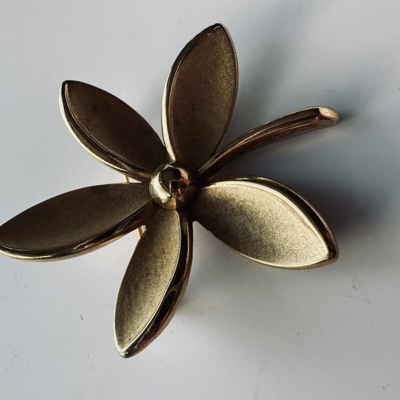 Trifari Jewelry - Vintage Signed TRIFARI Brooch Pin 3D Flower Brooch Gold Tone Brushed